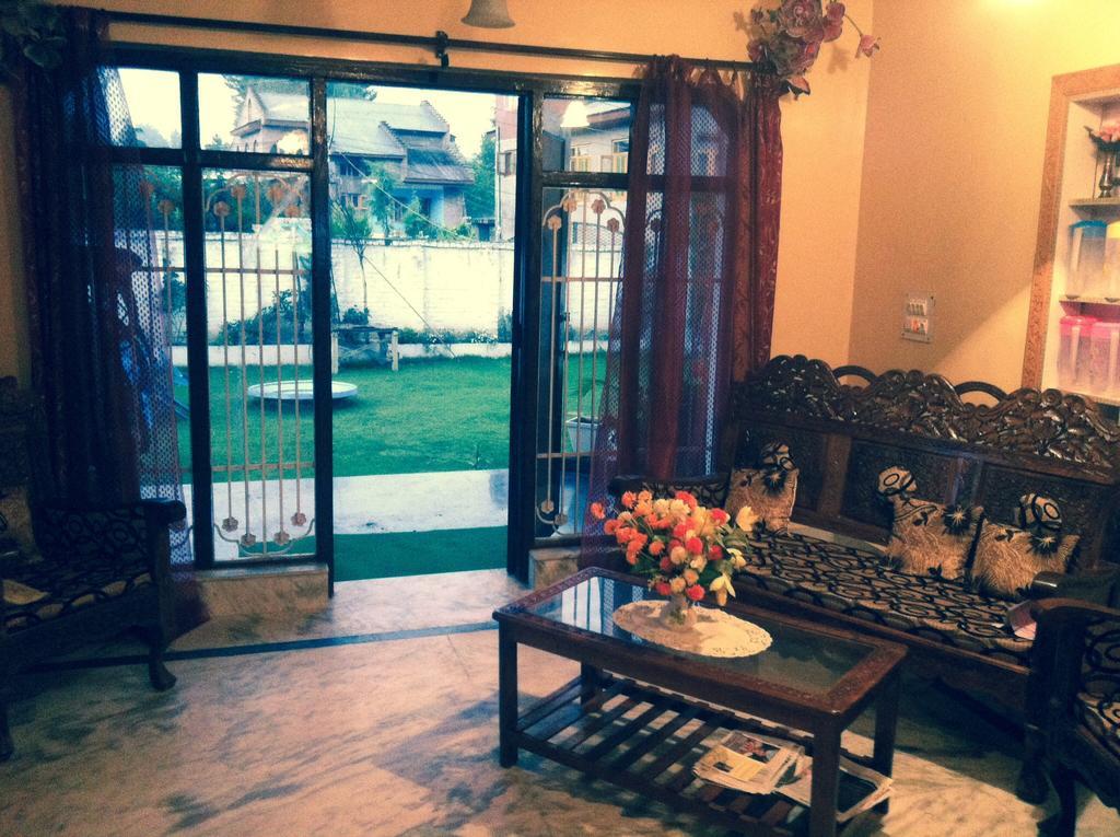 Dilaram Guest House Srinagar  Exterior photo